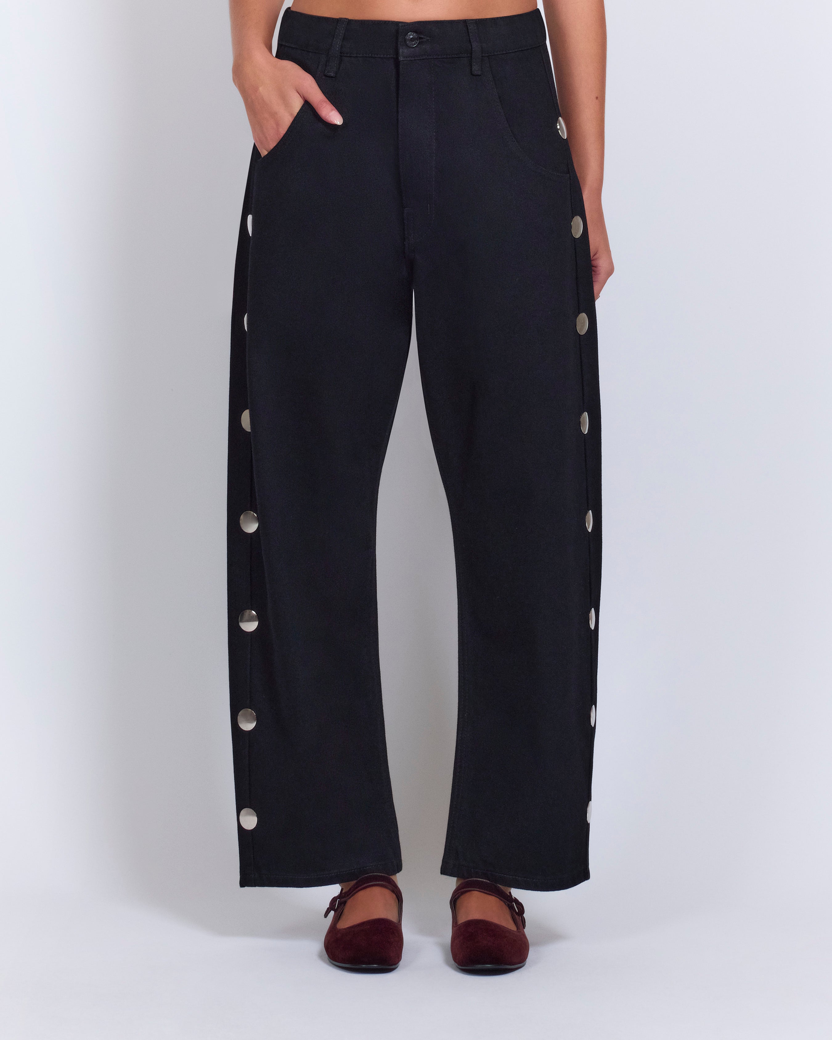 【Yoyocha25 】STUDS DETAIL DENIM PANTS Jack David Premium Denim Jeans with Rhinestone Studs, Dark
